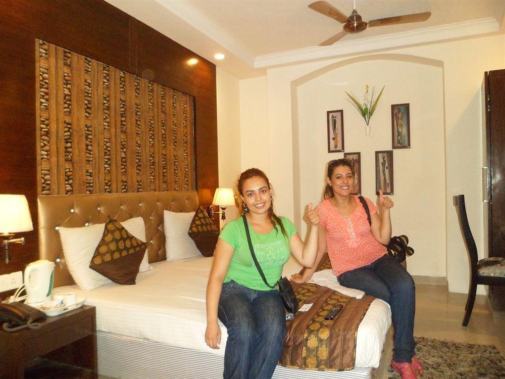 Hotel Arjun Neu-Delhi Exterior foto